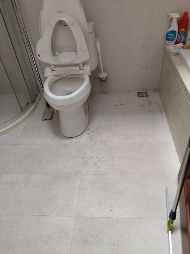 卫生间马桶